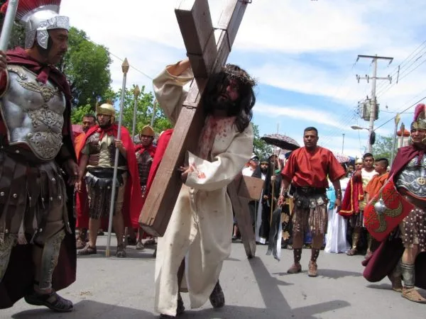 Invitan a la comunidad a presenciar el Vía Crucis que realizarán este viernes desde Plaza de la Cultura