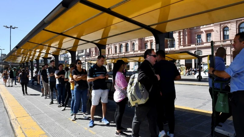 Buenos Aires: La Comisión Nacional de Regulación del Transporte sancionará a líneas de colectivo que no prestaron servicio este jueves