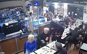 Violento robo con armas de fuego en una pizzería de Almagro, Buenos Aires, con alrededor de 20 comensales