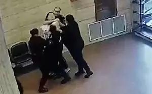 Rosario: Mujer que tenía orden de internación psiquiátrica intentó arrebatar el arma a un agente, en Tribunales