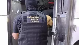 Tras 5 allanamientos en Nonogasta y 1 en Vichigasta, secuestraron vehículos, drogas fraccionadas para la venta, arma de fuego y dinero. Hay 6 detenidos