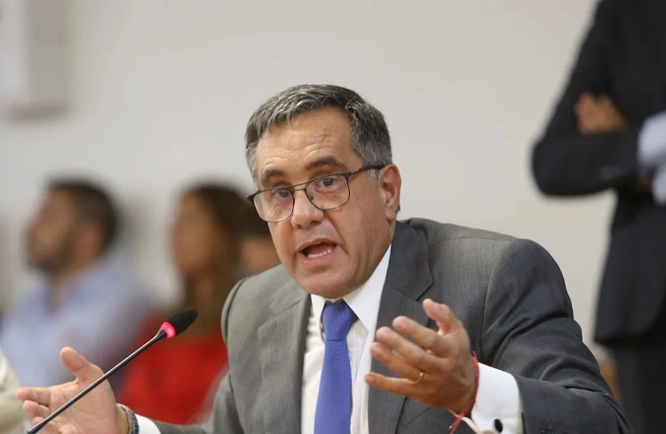 Diputado y ex ministro de Educación cuestionó dichos de diputado de LLA que afirmó que la educación no debería ser obligatoriedad