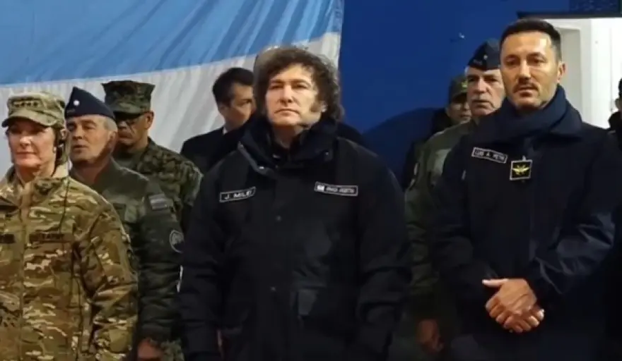 Silencio abrumador al final del discurso de Milei, tras la creación de una base naval integrada con Estados Unidos, en Ushuaia