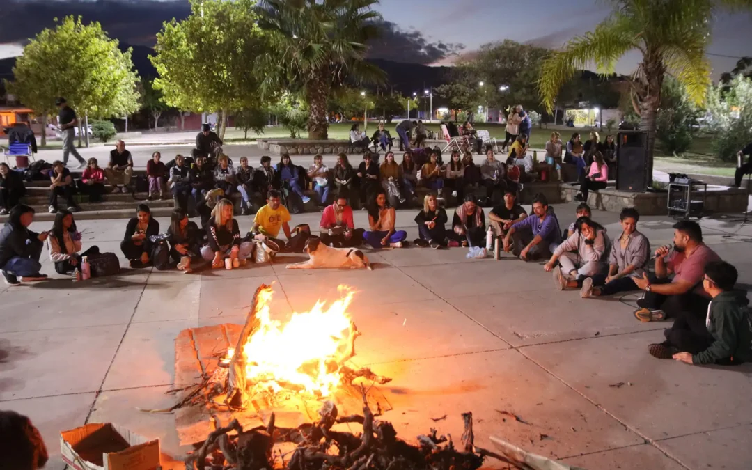 Fogón de bailarines en plaza de la Cultura