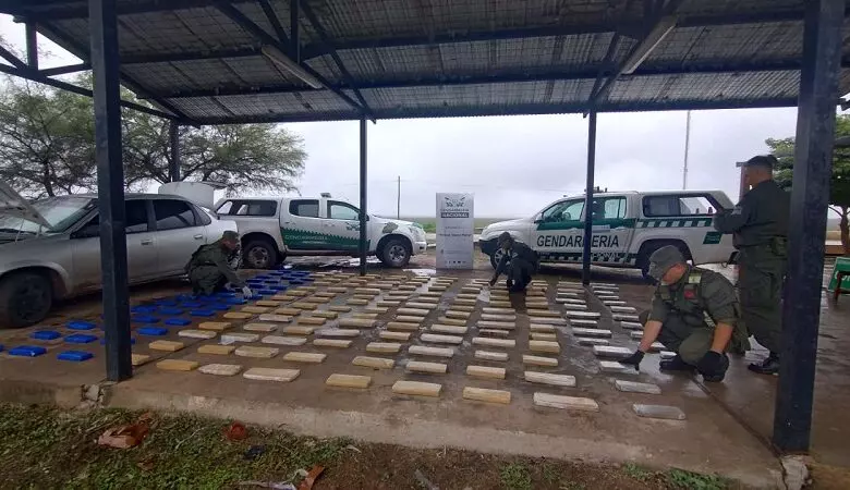 Chaco: Gendarmería decomisó 162 kilos de marihuana trasladados en el asiento trasero y baúl de un vehículo con destino a Santiago del Estero