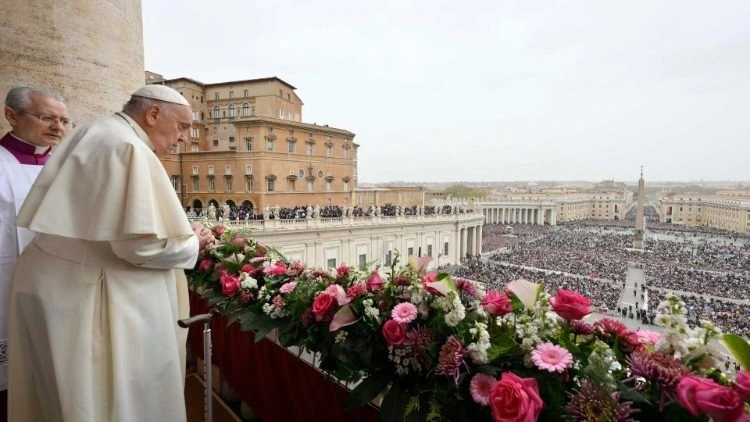 A pesar de su salud, el Papa Francisco presidió la misa de Pascua en el Vaticano