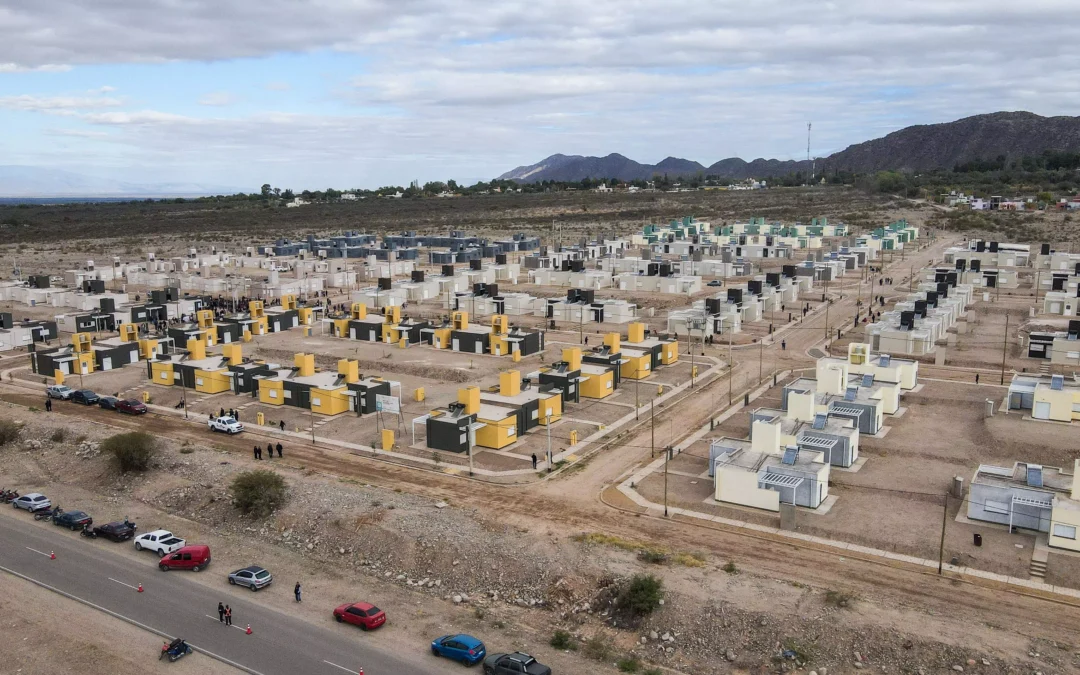 Quintela entregó de 160 viviendas en Los Sarmientos