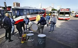 Buenos Aires: choferes de colectivo desconocen el acuerdo entre UTA y empresas, y reclaman salarios adeudados