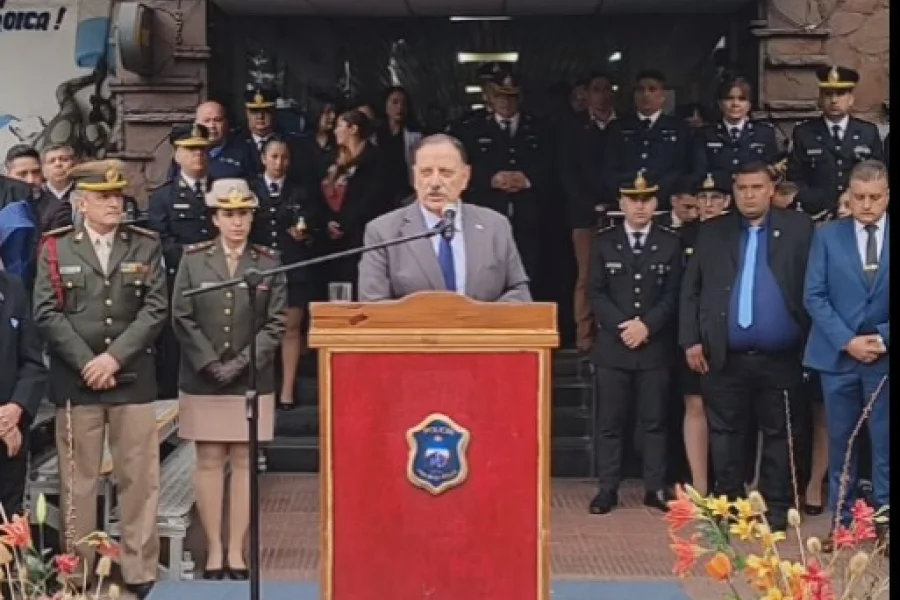 Quintela anunció un aumento del 40% al básico y 20 mil pesos a la quincenita para la Policía