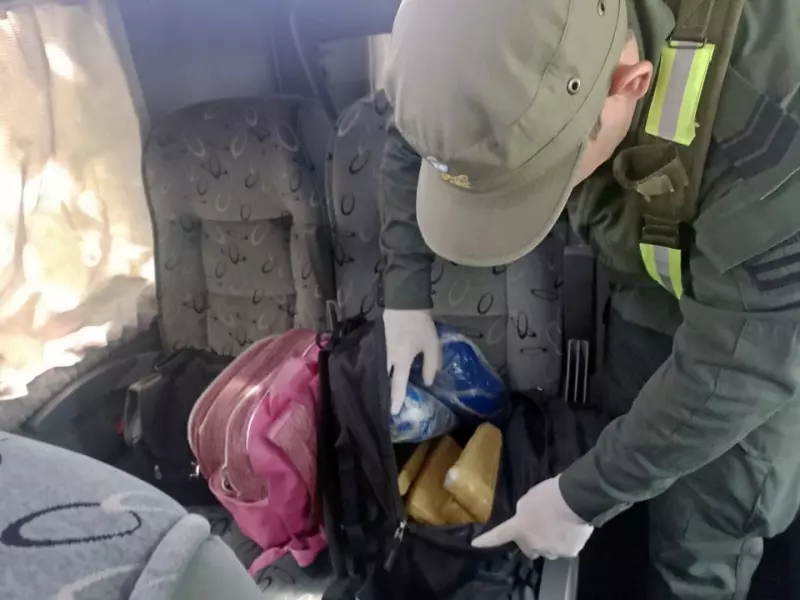 Dos mujeres detenidas en Corrientes y una pareja en Misiones por trasladar más de 16 kilos de marihuana en su equipaje, mientras viajaban en colectivos de larga distancia