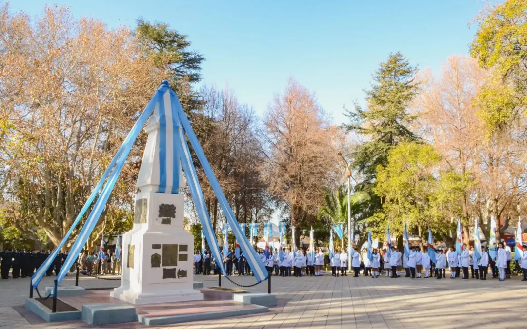 Chilecito: Realizan acto en plaza principal por el Dia de la Bandera