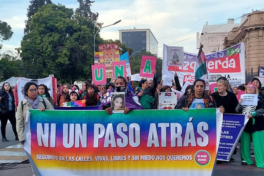 Marcha en Capital de “Ni Una Menos” en contra de la violencia de género y la “Ley de Bases”