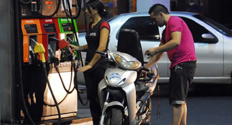 Aprobaron Ley provincial que prohíbe la venta de combustible a vehículos  sin patentes