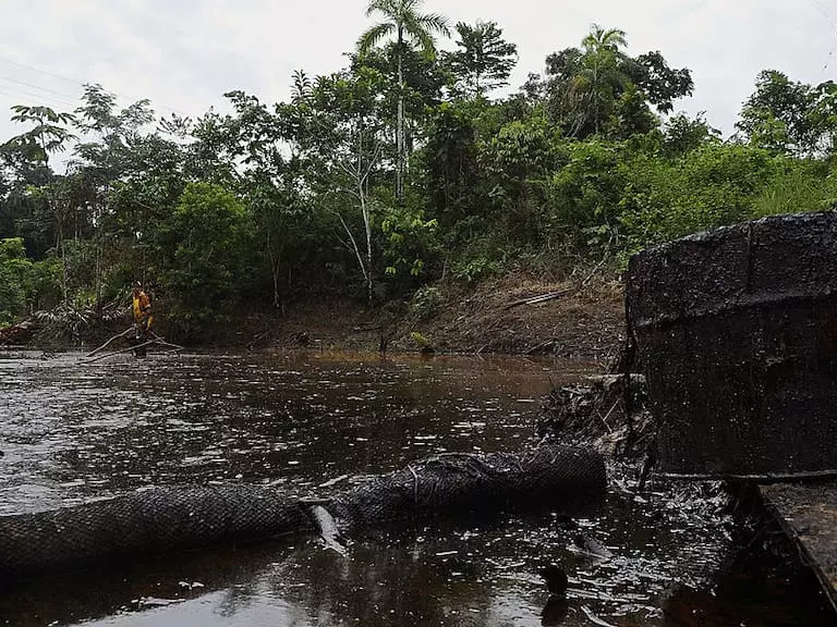 Ecuador: Grave derrame de petróleo contamina el río Napo, uno de los principales afluentes del Amazonas