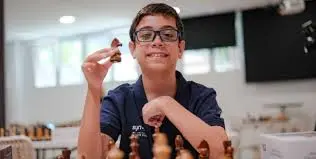El argentino de 10 años Faustino Oro le ganó al N°2 del mundo en una partida que duró menos de tres minutos, y se convirtió en el Maestro Internacional más joven de la historia