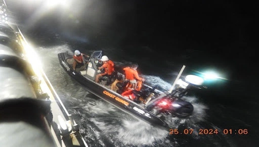 Naufragó un buque cisterna con 1,4 millones de litros de fuel oil, frente a la capital de Filipinas, generando una mancha de petróleo de 3,7 kilómetros