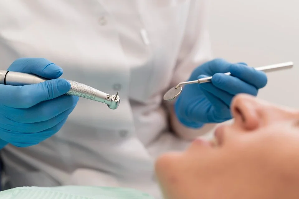 La Universidad de Buenos Aires desarrolla un tratamiento odontológico para eliminar caries sin utilizar el torno