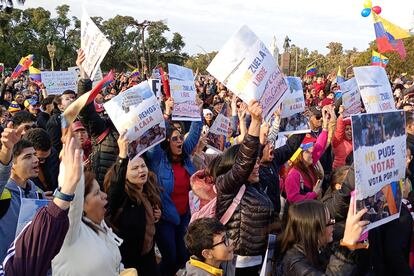 Venezuela: Miles de ciudadanos protestan contra el resultado de las elecciones presidenciales. Maduro desplegó la Guardia Nacional para contener a los manifestantes
