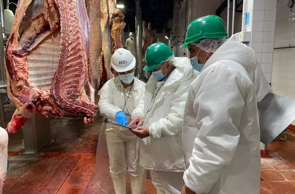 Autoridades nacionales de SENASA inspeccionan distintas industrias de la provincia, donde se procesan animales y alimentos para exportación