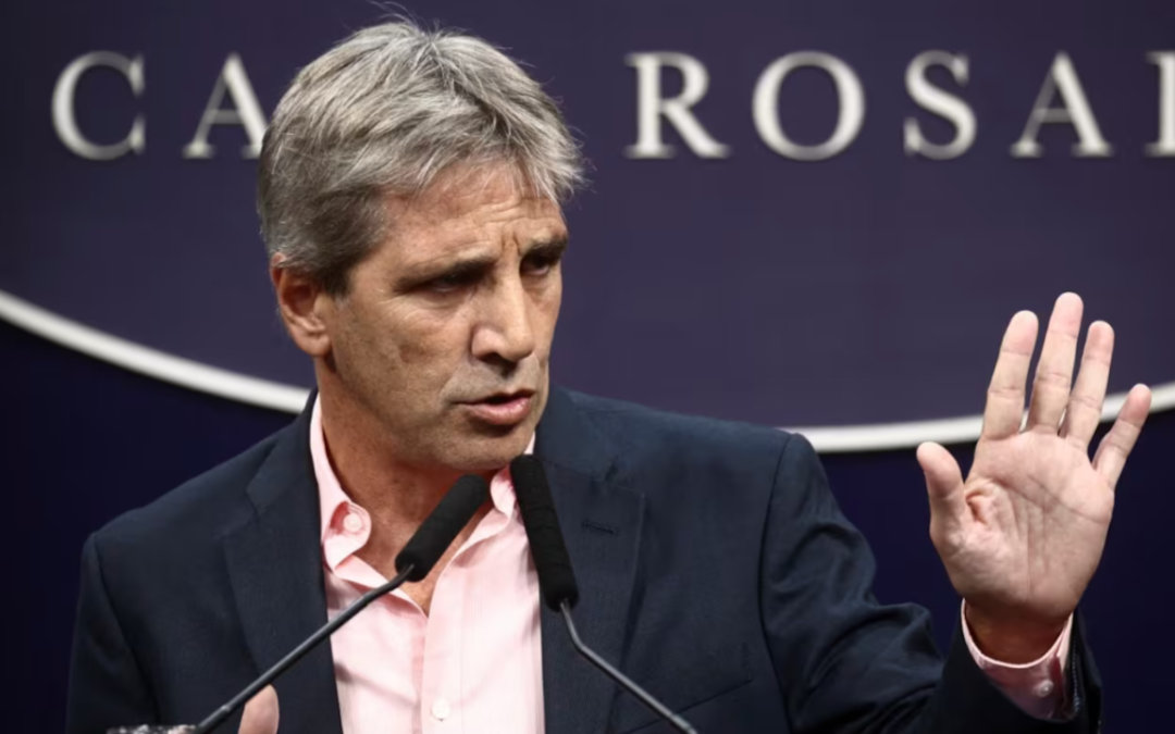 Caputo culpó a ciudadanos y empresarios por la falta de inversión al pedir que «saquen los dólares del colchón», asegurando que no habrá otro presidente con «este nivel de convicción»