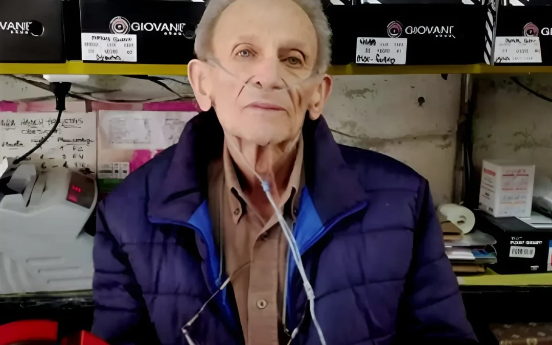 Con 87 años y 61 detrás del mostrador, Don Justo Malek regresa a su negocio tras 15 días de internación en Córdoba, agradeciendo a la comunidad por su apoyo en los momentos difíciles