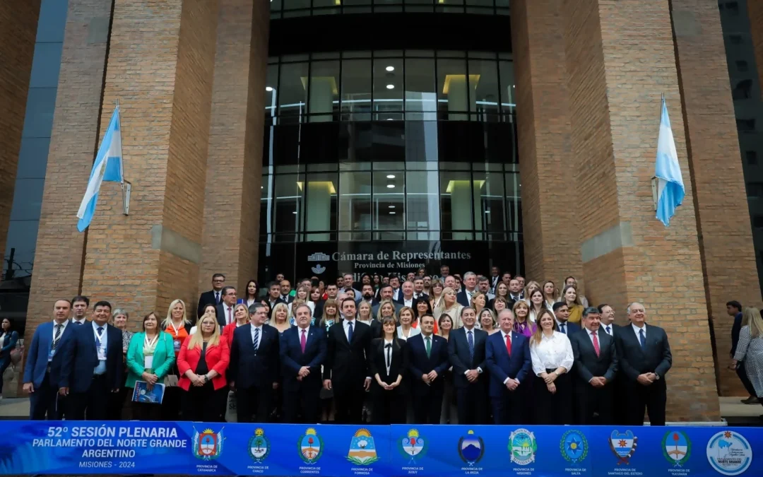 Vicegobernadora Teresita Madera exigió que el Presupuesto 2025 incluya obras para las provincias en el Parlamento del Norte Grande en Posadas, Misiones.
