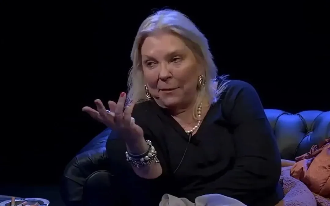 Elisa Carrió criticó la presencia de «gatos» en la política, refiriéndose a antiguas acompañantes de diputados que ahora ocupan cargos. Exigió que quienes asumen esos roles reciban formación adecuada