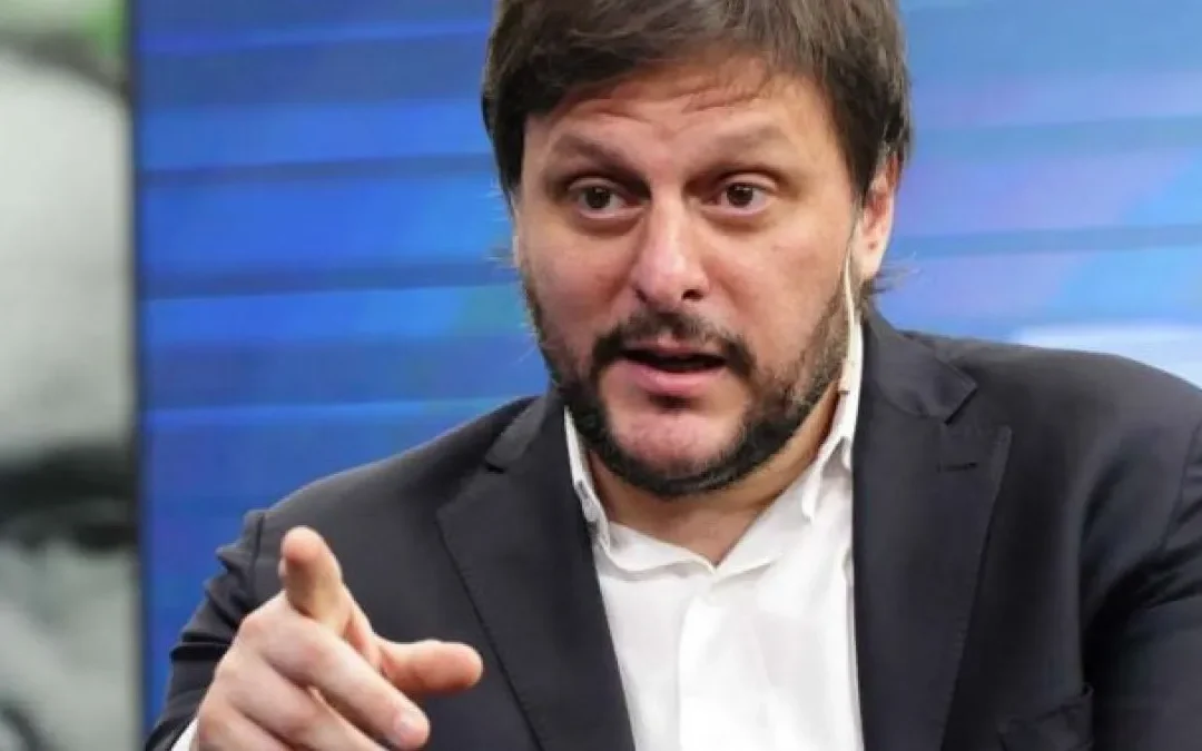 El diputado Santoro arremetió contra el encuentro de diputados de la UCR con Milei en el marco del aumento a jubilados: «Me parece un espanto la foto de los diputados de la UCR con Milei, nos toman de estúpidos»