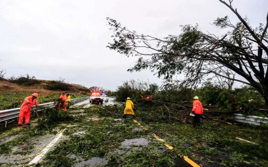 Dos fallecidos en México tras el paso del huracán John, que perdió fuerza y se degradó a tormenta tropical este martes, dejando además inundaciones y destrozos a su paso