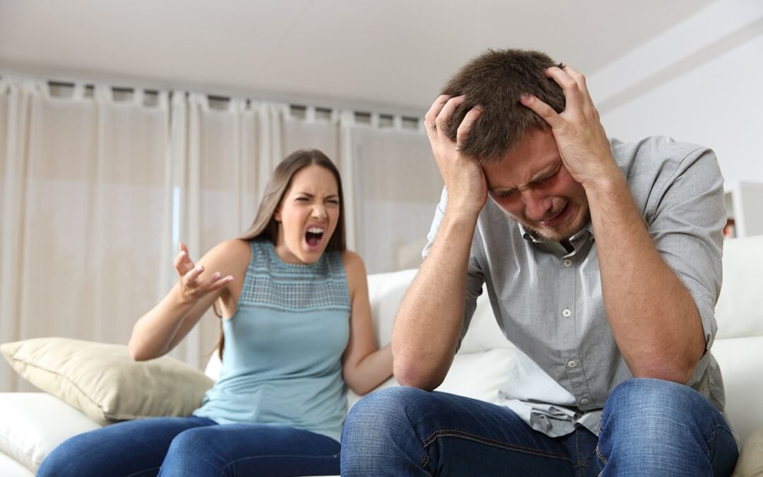 Chamía denuncia abusos en casos de violencia de género donde mujeres agreden a hombres, criticando denuncias falsas que llevan a decisiones severas sin investigar a fondo la verdad