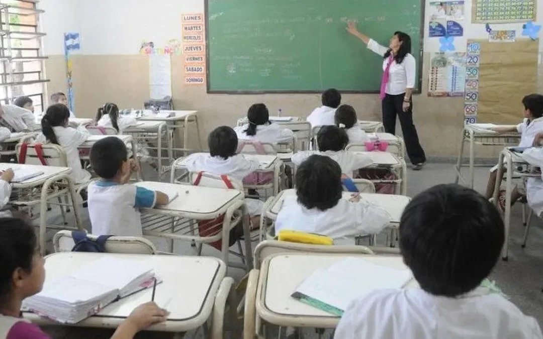 Analista del Observatorio de Argentinos por la Educación, advierte que desde el 2015, el financiamiento educativo está en descenso. Además, explicó que la meta del 6% del PBI solo se cumplió una vez en 18 años