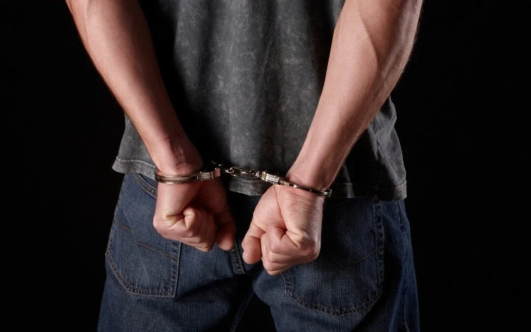 Policía detuvo a una persona de apellido Morales en flagrancia, mientras robaba elementos de una finca de Malligasta