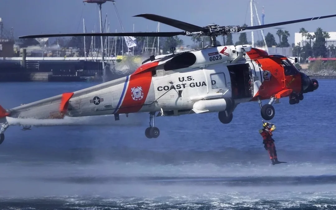 Estados Unidos: Cuatro personas y un perro debieron ser rescatadas por la Guardia Costera, luego de que su avión cayera al mar mientras intentaban escapar del temporal generado por el huracán Milton