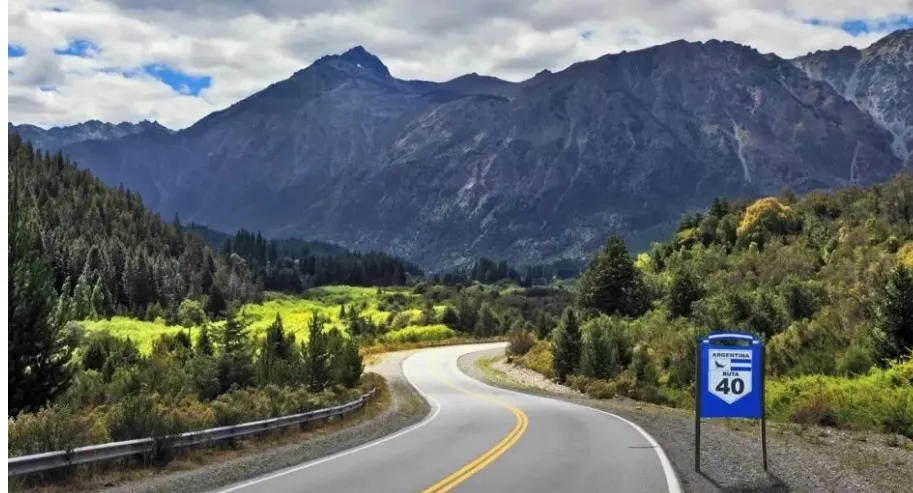 Nación abrió la licitación para empresas privadas para el mantenimiento de las rutas nacionales. Adorni aseguró que «cualquier empresa podrá participar de la licitación».