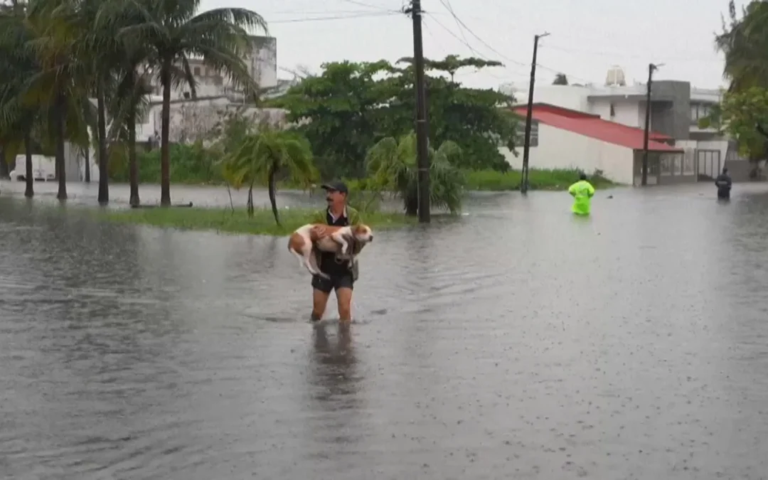 2500 viviendas inundadas por fuertes lluvias en México. Suspendieron actividades y pusieron en marcha un plan de contingencia