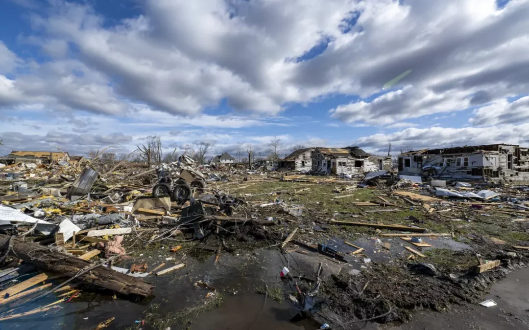Estado Unidos: Tormentas azotaron el este del país, dejando un saldo de centenas de fallecidos, desaparecidos, destrozos y ciudades enteras sin servicios básicos