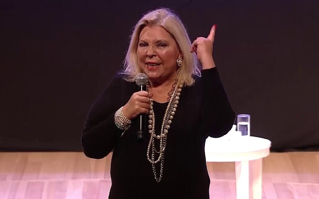 Lilita Carrió se dirigió al Ministro de Desregulación, y criticó sus medidas e iniciativas: «Vas a fundir a todas las PyMes, Federico Sturzenegger… Decime a dónde nos mandás porque esto es Martínez de Hoz».