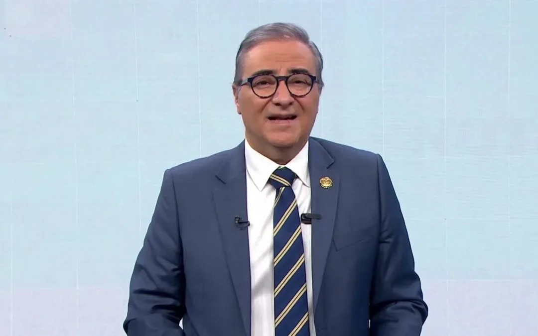 Renunció el Ministro de Energía de Ecuador, en medio de una crisis eléctrica por la sequía, con apagones programados de hasta seis horas en varias partes del país
