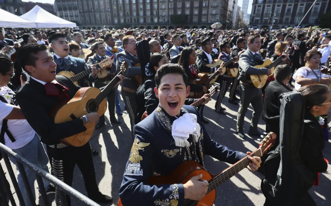 Récord mundial en México Más de mil mariachis se reunieron para lograr la mayor cantidad de músicos