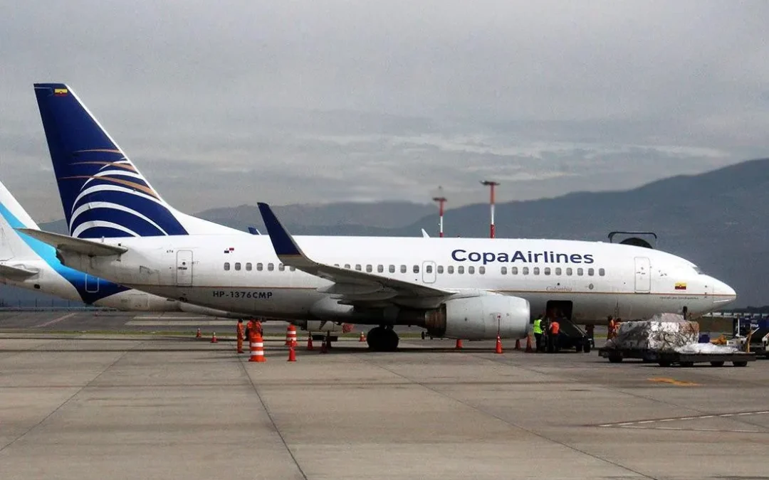 Pasajero intentó abrir la puerta de un avión de Copa Airlines en pleno vuelo pero fue neutralizado y entregado a las autoridades. El incidente tuvo lugar en el vuelo que cubría la ruta entre Brasilia y Panamá