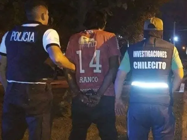 Policía detuvo a un ciudadano como presunto autor de un robo en cercanías de la Escuela Dinklage, tras encontrarse entre sus pertenencias el celular denunciado