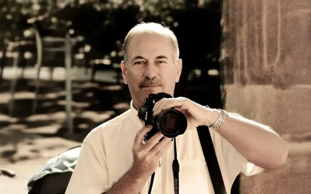 El fotógrafo José Campillay (p) presenta una muestra fotográfica en el Cristo del Portezuelo, tras 52 años de capturar imágenes de Chilecito y su comunidad