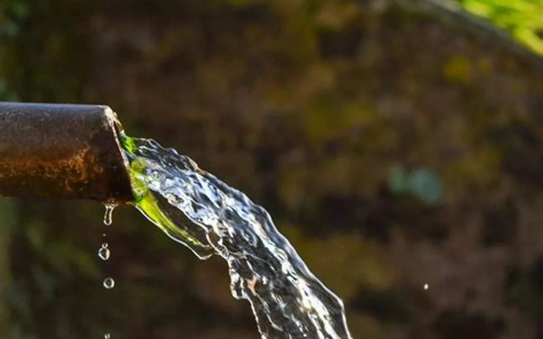 Productor explicó la difícil situación de la provincia ante la falta de agua, tras el retroceso año a año de los glaciares, y la baja de las napas acuíferas. Pide que no se habiliten nuevas perforaciones, y reflotar proyectos de captación