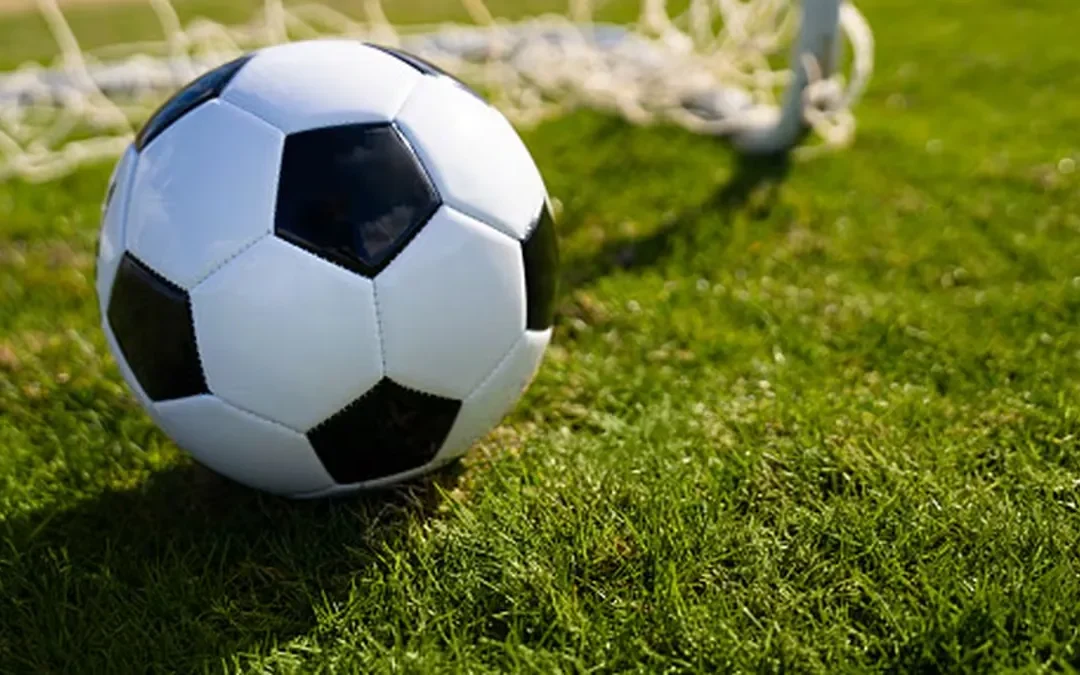 Ex jugador celebra el 34 aniversario del Campeonato Provincial de Fútbol alcanzado por Estrella Roja, convirtiéndolo en el primer ganador del certamen