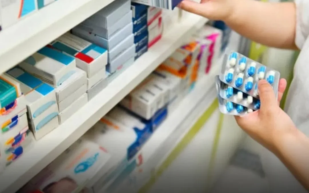 Eliminan 58 medicamentos del listado oficial: Anmat justifica la medida por falta de disponibilidad en farmacias y licitaciones engañosas