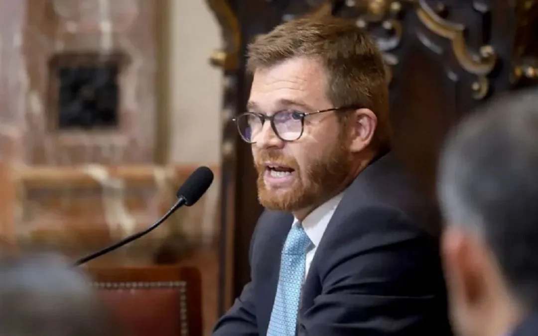 El Diputado nacional aseguró que «el gobierno no quiere privatizar Aerolíneas, quiere liquidarla». Además cuestionó las medidas «de fuerza extrema, con los pasajeros de rehenes», llevadas adelante por los trabajadores