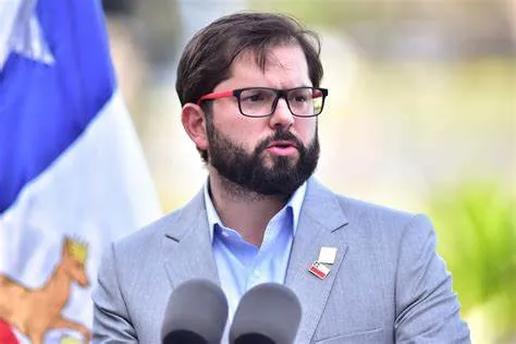 El Presidente de Chile le respondió a Milei tras los agravios recibidos por parte del Ministro Caputo: «Hay que tener un poquito más de humildad… Hemos optado por fortalecer la Salud Pública, la Educación, la cultura y las ciencias, y no destruirlas»