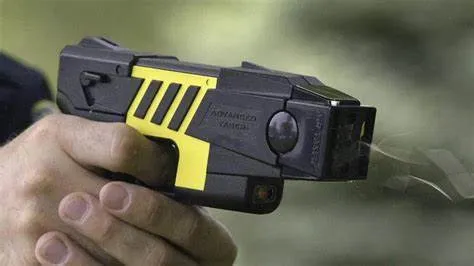 Concejales cordobeses buscan regular la utilización de armas no letales por civiles, para defensa personal