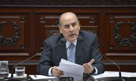 El jefe de Gabinete expresó que una eventual postulación de Cristina Fernández «no es una preocupación… Que el Peronismo resuelva lo que tenga que resolver, y nosotros confrontaremos con quien tengamos que confrontar»