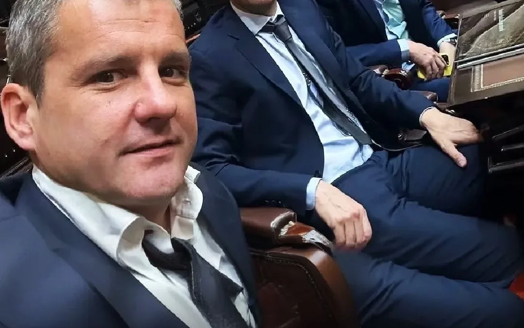 Diputados expulsados de la UCR, liderados por el aún radical De Loredo, se reunieron con el presidente Milei